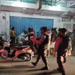 Samapta Polres Banggai Tertibkan Kendaraan Parkir di Bahu Kanan Jalan