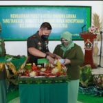 Pemotongan Tumpeng Warnai Syukuran HUT Ke 76 Persit KCK XXXIV Dim 1426/Takalar