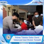 Polres Takalar Gelar Gerai Vaksinasi Usai Sholat Tarawih