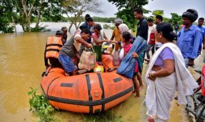 Banjir mematikan menjebak 400.000 orang di timur laut India