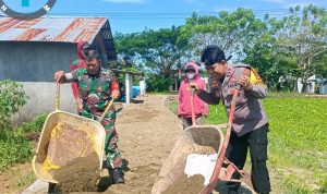 Sinergitas TNI – Polri Bantu Warga Perbaiki Jalan Tani
