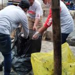 Bersih Bersih Pantai Dengan Tema “Pantai Berseri” Di Dusun Beba Desa Tamasaju Takalar