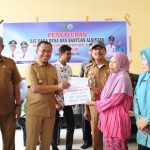 Serahkan Bantuan di Desa Kalenna Bontomangape, Bupati Takalar Harap Masyarakat Lebih Produktif