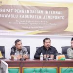 Tingkatkan Disiplin Kerja, BAWASLU Jeneponto Gelar Rapat Pengendalian Internal