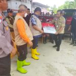 Gubernur Sulteng Serahkan Bansos Kepada Korban Banjir Bandang di Torue