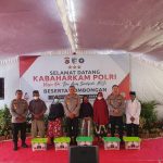 Kunker Kabaharkam Polri Di Sumbawa Barat Bagikan Sembako Kepada Warga Lansia Kurang Mampu