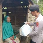 Polda NTB Kerahkan Unit Satwa Turangga Salurkan Bansos Di Kawasan Taman Hutan Raya Nuraksa Lobar