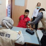 Jaga Kesehatan Tahanan, Biddokkes Polda NTB Lakukan Rikkes Para Tahanan