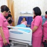 Ketua Bhayangkari Sumut Jenguk Pasien Anak Korban Luka Bakar, Agar Raskita Tetap Semangat