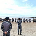 SAMBUT HUT TNI Ke-77, Lanal Banjarmasin Gelar Water Trappen Di Pantai Swarangan