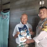 Wujud Peduli, Polsek Kintom Bagikan Beras Kepada Warga Terdampak Kenaikan BBM 