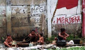 KEMISKINAN MENJAJAH JELANG 77 TAHUN MERDEKA