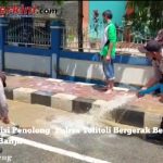 Melekat “Polisi Penolong” Polres Tolitoli Bergerak Bersihkan Lokasi Terdampak Banjir 