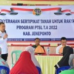 Wabup Jeneponto Serahkan 150 Sertifikat Tanah Di Desa Camba-Camba