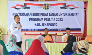 Wabup Jeneponto Serahkan 150 Sertifikat Tanah Di Desa Camba-Camba