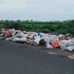 Warga Keluhkan Tumpukan Sampah di Depan Kantor Desa Boddia