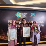 Dalam Rangka Hari Kesehatan Nasional Ke 58 Lima Kementrian Berikan Penghargaan STBM Berkelanjutan Untuk Bukittinggi.