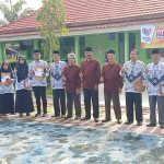 Penyerahan Penghargaan Pada Guru, Wali Kelas dan Pegawai/Teknik Terbaik Berprestasi di_SMK.N 1 Lubuk Basung Agam Sumbar.