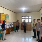 Kapolres Donggala beserta Kapolsek Labuan Cek Tempat Pemungutan Suara Pilkades Serentak di wilayah Labuan