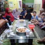Besuk Anak Warga Yang Sakit, Wujudkan Kepedulian Warga Perumnas Agam Permai Kampung Pinang Lubuk Basung Agam.