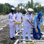 SAMBUT Peringatan Hari Armada RI Dan HUT Kowal, TNI AL Banjarmasin Laksanakan Ziarah