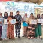 TNI AL, Lanal Banjarmasin Gelar Bansos Kepada Masyarakat KBN Desa Tabanio