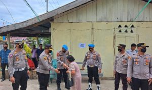 Kabidpropam Polda Sulteng Bersama Kapolres Morowali Utara tinjau langsung pengamanan Natal di Gereja-Gereja