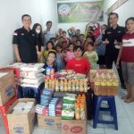 Tek Huat Ketua Satkom Masyarakat Peduli Indonesia Memberikan Taliasih Dan Sembako Kepada Yayasan Ekklesia Medan Indonesia