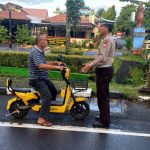 Sat Lantas Polres Takalar Beri Teguran Simpatik Kepada Pelanggar Lalulintas