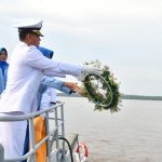 PERINGATI Hari Dharma Samudera, TNI AL Banjarmasin Gelar Upacara Tabur Bunga Di Laut
