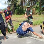 Dengan Swadaya Masyarakat, Wali Jorong, Babinsa /Babinkhantikmas, Laksanakan Goro Bersama Masyarakat di_Nagari Kampung Pinang Agam.