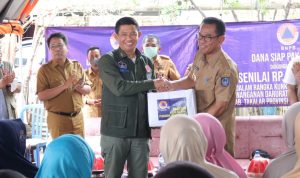 Kepala BNPB Serahkan Bantuan 350 Juta Untuk Penanganan Bencana di Takalar