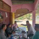 Sambangi Warga Di Warung Kopi, Bhabinkamtibmas Polsek Ampek Nagari Polres Agam Sampaikan Pesan Kamtibmas.