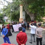 Dengarkan aksi Damai..!!! Polres Donggala Laksanakan PAM Aksi Unras Di depan Mako