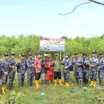 JAGA Ekosistem Di Laut, TNI AL Bersama Masyarakat Maritim Tanam 1.500 Pohon Mangrove di Pantai Pagatan Besar