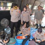 Kunjungi Dapur Umum, Posko Kesehatan dan Posko Banjir, Kapolrestro Tangerang Kota Pastikan Logistik dan Obat-Obatan Terpenuhi.
