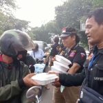Babeh Aung Ketua Ormas BPPKB Ranting Suka Asih Kota Tangerang, Bagikan Makanan di Bulan Ramadhan