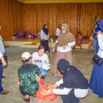 TP PKK Morut Bagikan Makanan Kepada Warga Terdampak Banjir di Desa Bunta dan Tompira