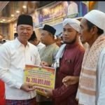 Rangkaian Safari Ramadhan, Bupati Rohil Serahkan Bantuan 25 Rumah Ibadah di Kecamatan Bangko
