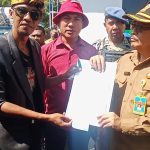 Di Temui Sekda, Masa Aksi Menitipkan Surat Cinta Ke Bupati