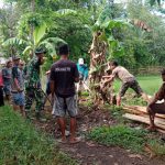 Babinsa Kelurahan Mattompodalle Ajak Warganya Kerja Bakti Perintisan Akses Jalan Baru