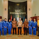 Bupati Morut Percayakan 5 Pendayung Putri Ikut Kejurnas Yunior Di Riau
