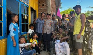 Polres Takalar Serahkan Bantuan Kursi Roda Kepada Penyandang Disabilitas