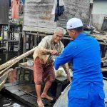 DITPOLAIRUD Polda Kalsel Berbagi di Jumat Berkah, Kunjungi Warga Bantaran di Danau Bangkau HSS
