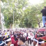 Masa Aksi Tuntut Penangkapan Panji Gumilang Di NTB Sempat Diwarnai Kericuhan