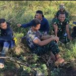 Saat Istirahat, Satgas TMMD Bercanda Untuk Tumbuhkan Semangat
