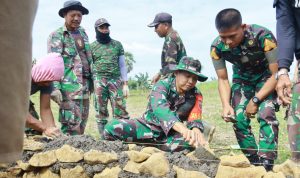 Dansatgas TMMD Ke 117 Kodim Takalar Terjun Langsung Ke Lokasi Pengerjaan