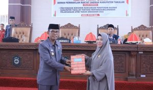 Pj Bupati Takalar Serahkan LPJ Tahun Anggaran 2022