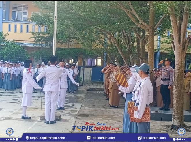 Kapolsek Sei Beduk Pimpin Upacara Bendera di SMA Negeri 16 Batam