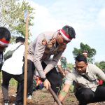 KAPOLRES Kotabaru Lakukan Penanaman Pohon Dan Bakti Sosial Dalam rangka Memperingati HUT RI Ke-78